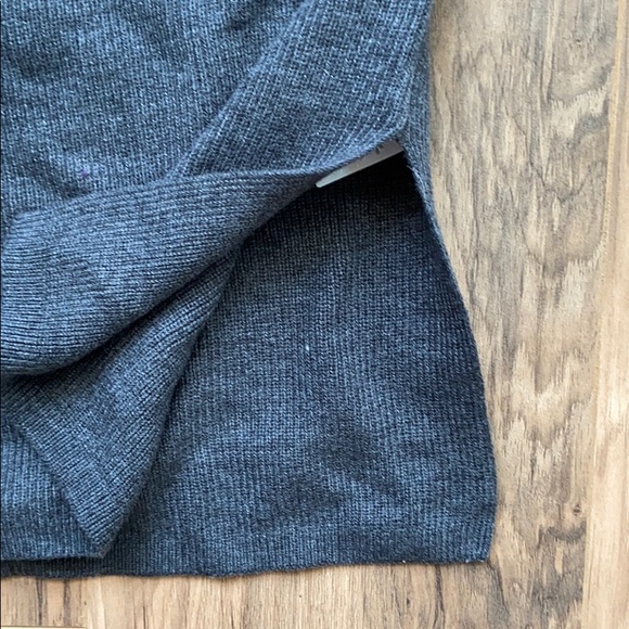 GAP Sweater - Picture 2 of 4